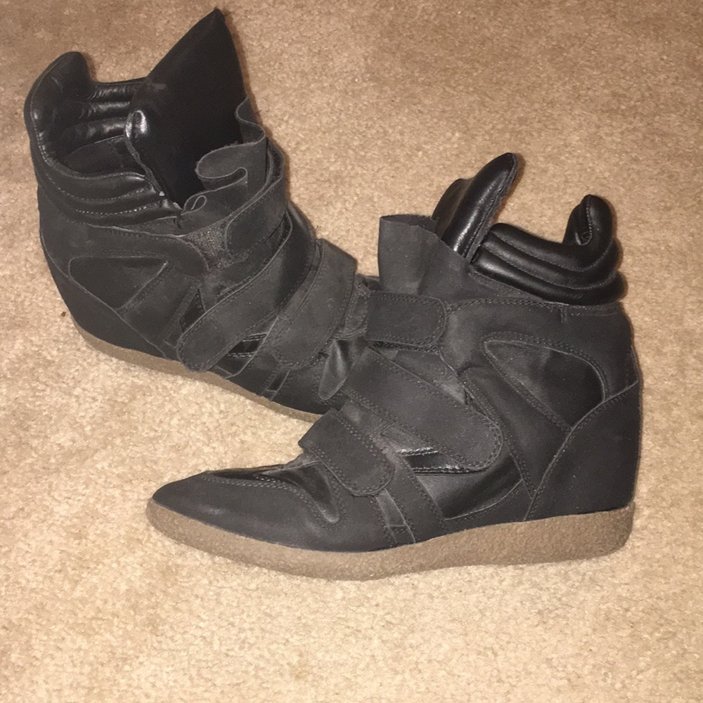 Black wedge sneaker